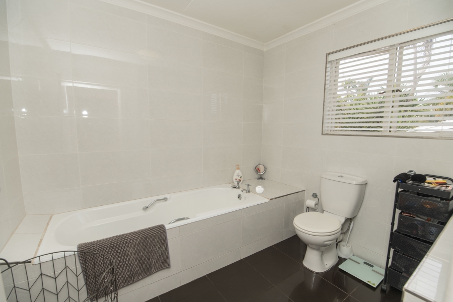 4 Bedroom Property for Sale in Summerstrand Eastern Cape